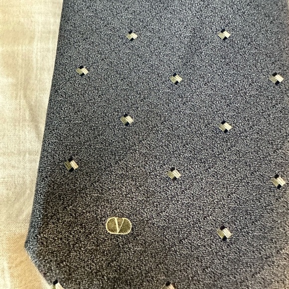 Valentino Garavani Logo Silk Neck Tie - Picture 2 of 4